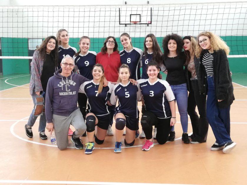 "Siamo una squadra fortissima...". Le ragazze del volley Liceo “De Sanctis Galilei” in finale!