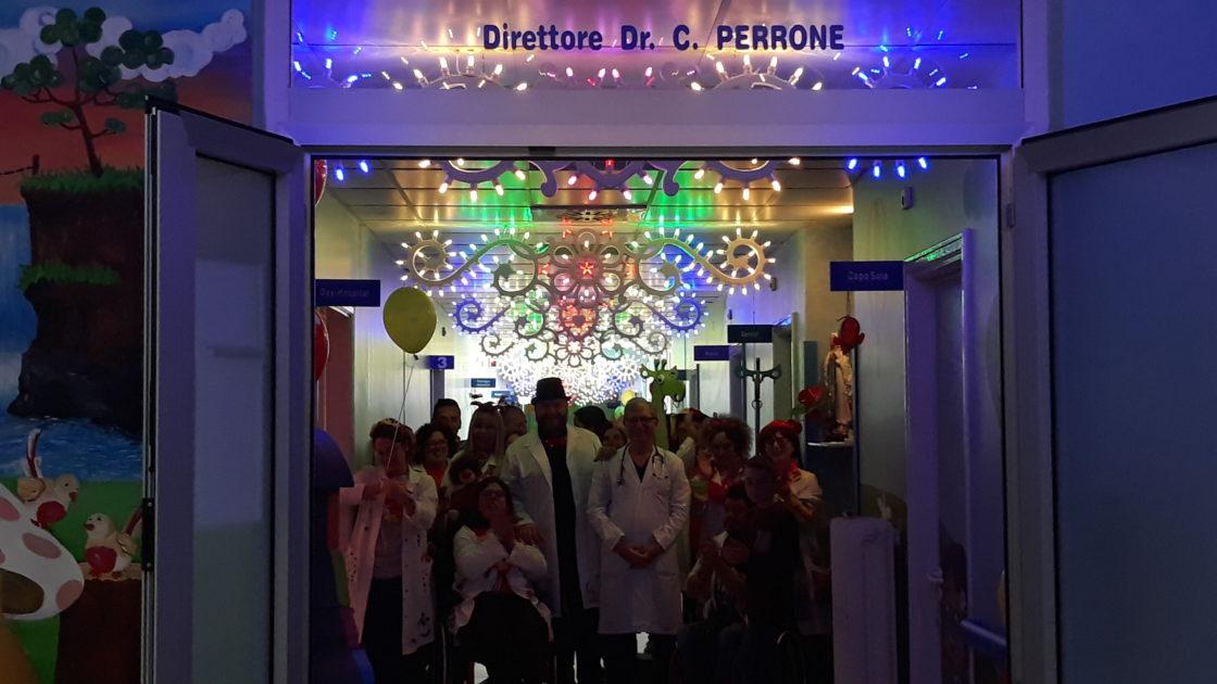 Scorrano, la luce delle “luminarie” oltre il buio della malattia:in Pediatria le luci e i colori della festa incantano i bambini