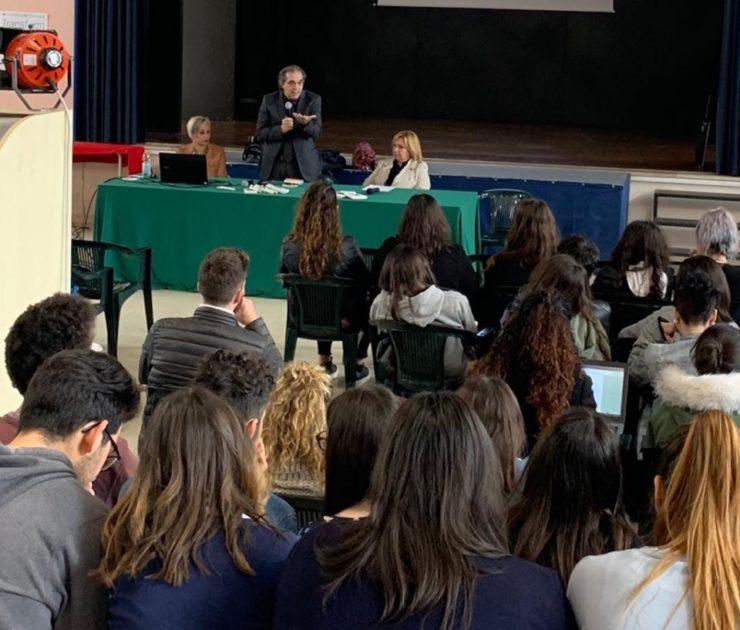 Pierfranco Bruni racconta Pavese ai ragazzi del Liceo De Sanctis Galilei