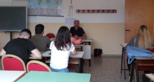Ultimo giorno di scuola per il Prof. Oreste Stefanelli - Responsabile della sede Coordinata dell’IISS Mediterraneo di Maruggio