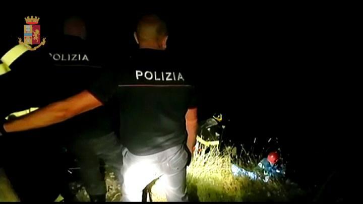 Ragazzo di 15 anni cade in una gravina a Grottaglie, soccorso dalla Polizia di Stato