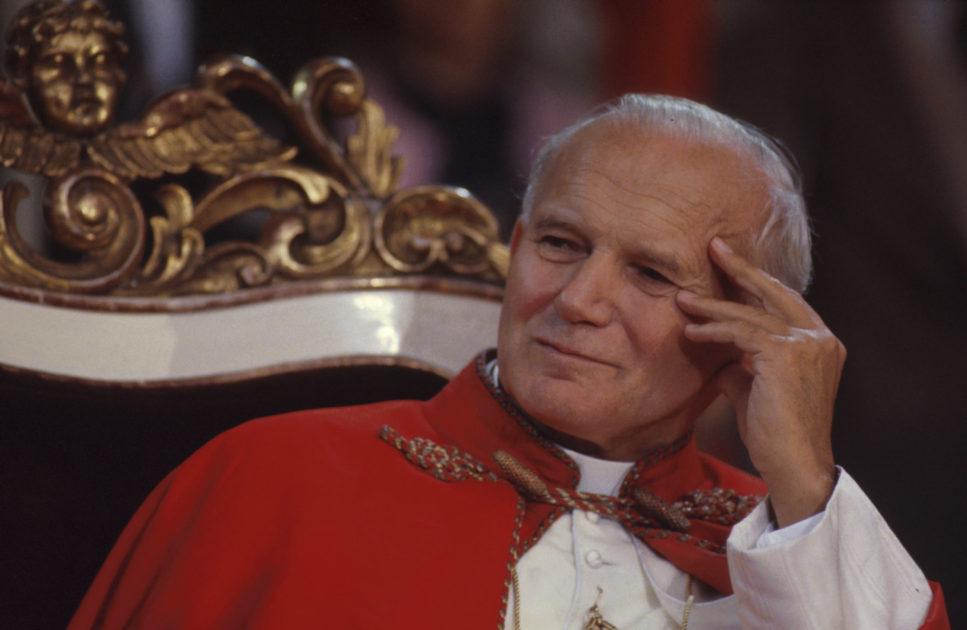 Andiamo verso il centenario della nascita di san Giovanni Paolo II. Il papa poeta e scrittore che scrisse la mistica moderna