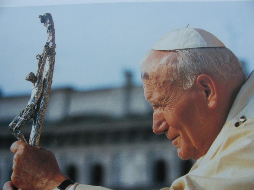Andiamo verso il centenario della nascita di san Giovanni Paolo II. Il papa poeta e scrittore che scrisse la mistica moderna