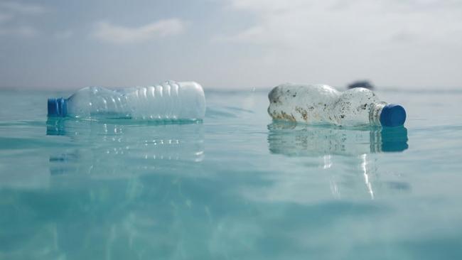 Puglia: il Tar sospende il divieto di plastica sulle spiagge