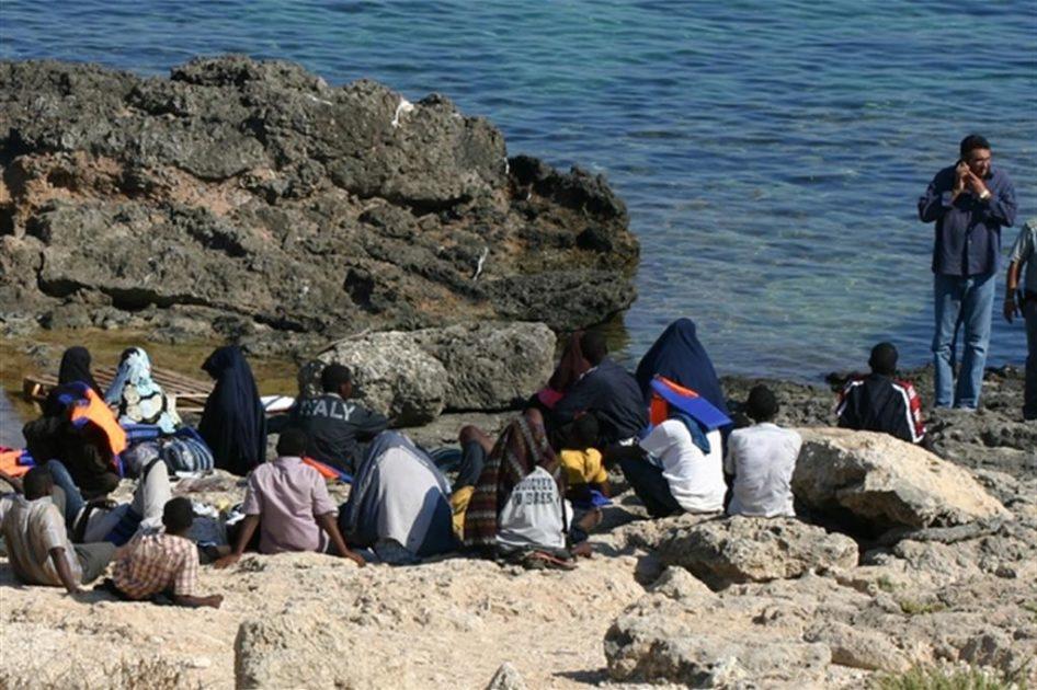 83 migranti sbarcano sull’isola di San Pietro a Taranto 1 83 migranti sbarcano sull’isola di San Pietro a Taranto