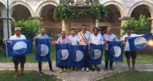 Maruggio, consegnate le Bandiere Blu ai lidi di Campomarino