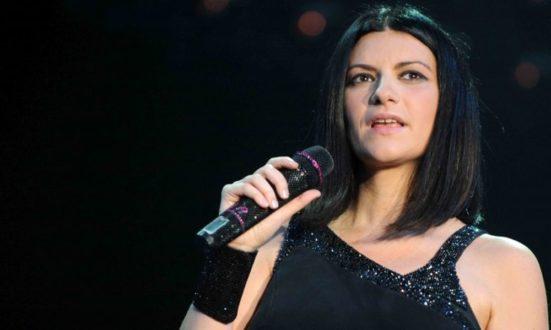 Inchiesta affidi Bibbiano: la pop star Laura Pausini interviene sui fatti di "Angeli e Demoni"