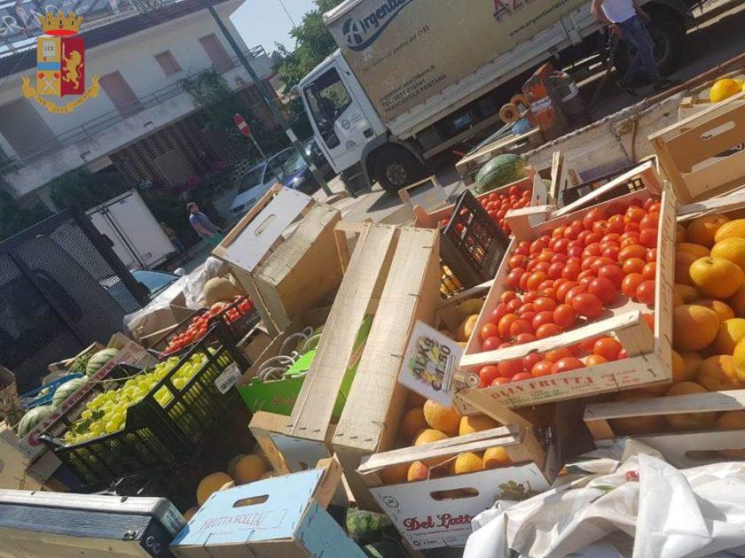  San Pietro in Bevagna nell'ambito di “Comunità Sicure”:rimossi due banchi di frutta abusivi e sequestrata una tonnellata di frutta
