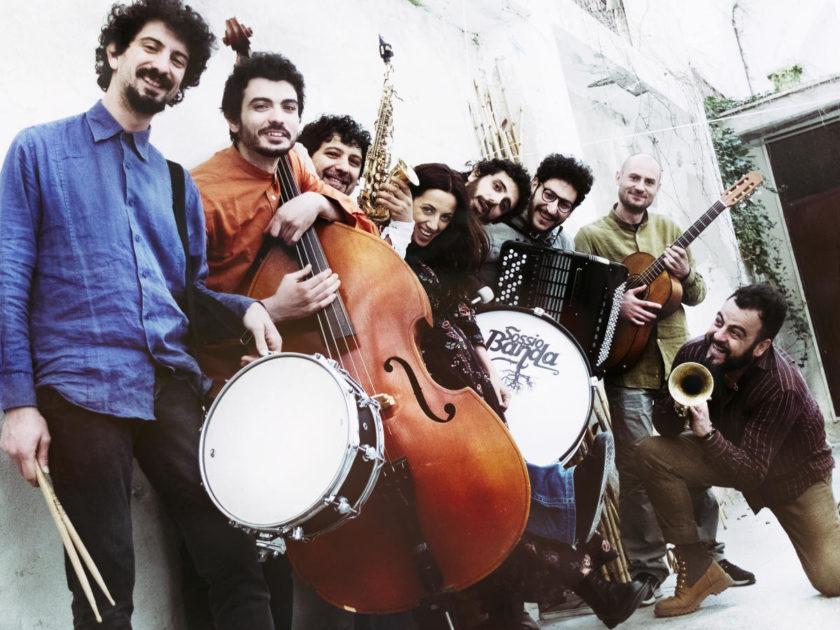 Sossio Banda in concerto al Popularia Festival, sabato 24 agosto a La’nchianata di Torricella (Ta)
