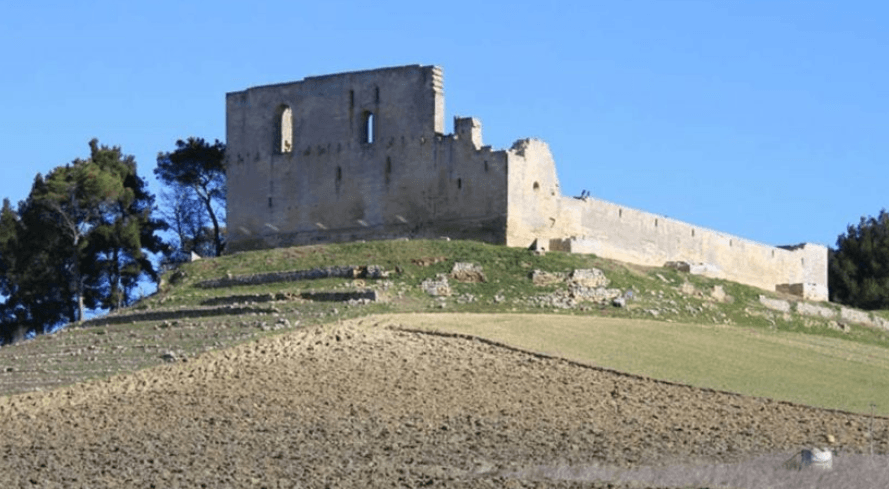 Fortezze e Castelli di Puglia: Il Castello di Gravina in Puglia