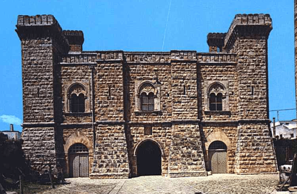 Fortezze e Castelli di Puglia: Il Castello Caracciolo di Sammichele di Bari