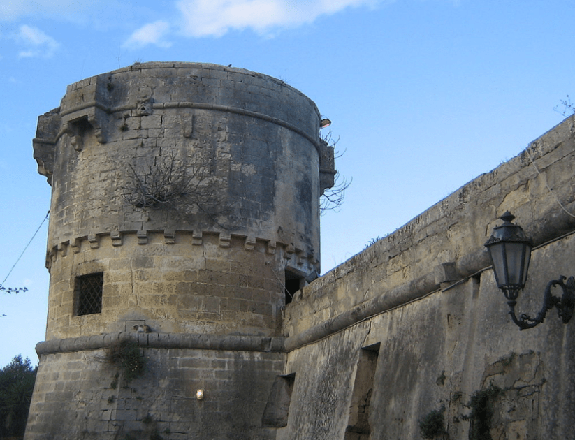 Fortezze e Castelli di Puglia: Il Palazzo Baronale di Lizzanello