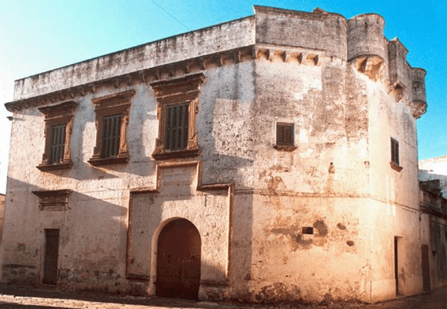 Fortezze e Castelli di Puglia: Il Castello e la Torre – Casa dei Montano di Salve