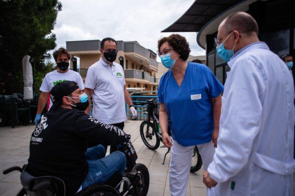 3.000 chilometri su e giù per l’Italia per portare in dono 50.000 mascherine ad associazioni che aiutano persone con disabilità