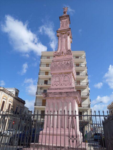 Sava is pink! "Follia virtuale" la colonna di San Giovanni tinta di rosa
