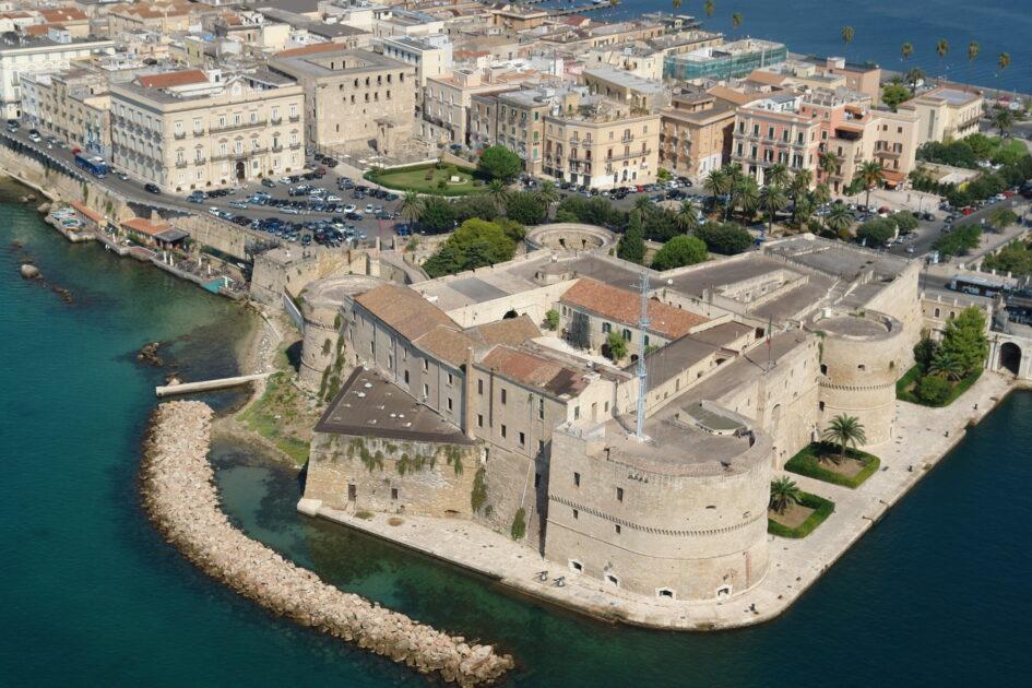 Taranto. Il 7 giugno il  CASTELLO ARAGONESE e la mostra storica dell’ arsenale di Taranto riapriranno  alle visite al pubblico