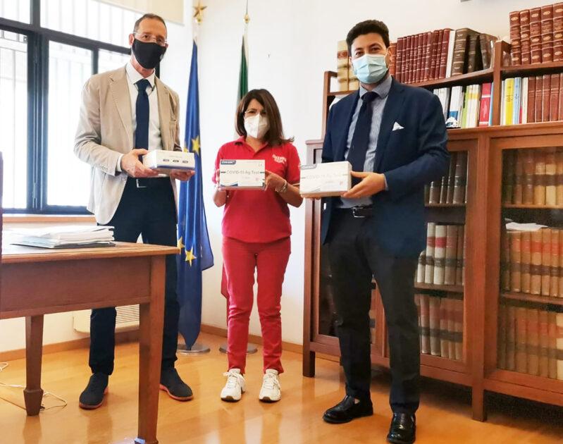 L’Ordine degli Avvocati di Taranto dona 400 tamponi rapidi alla Croce Rossa Italiana
