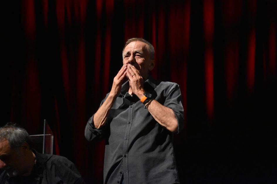 Roberto Vecchioni, lunedì sera all’Orfeo «Ritrovare il pubblico, che emozione…» 1 Roberto Vecchioni, lunedì sera all’Orfeo «Ritrovare il pubblico, che emozione…»