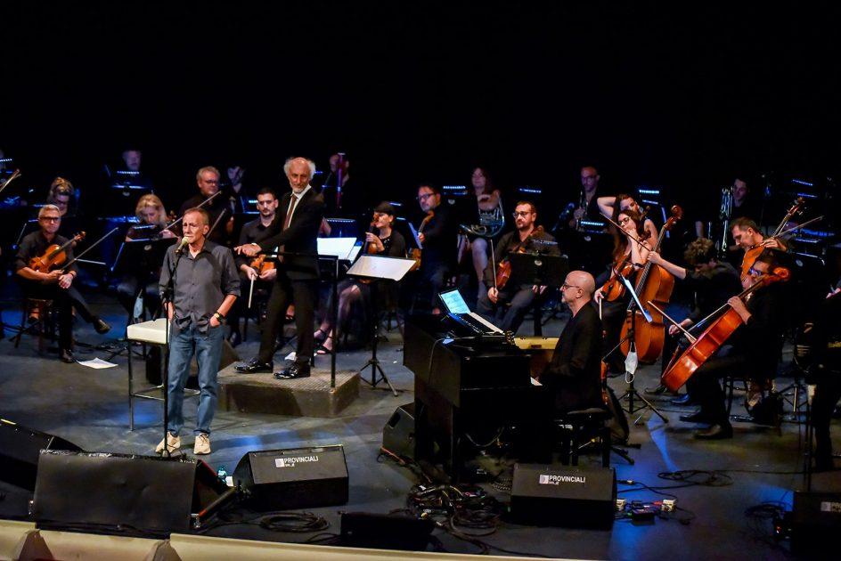 Roberto Vecchioni, lunedì sera all’Orfeo «Ritrovare il pubblico, che emozione…» 3 Roberto Vecchioni, lunedì sera all’Orfeo «Ritrovare il pubblico, che emozione…»