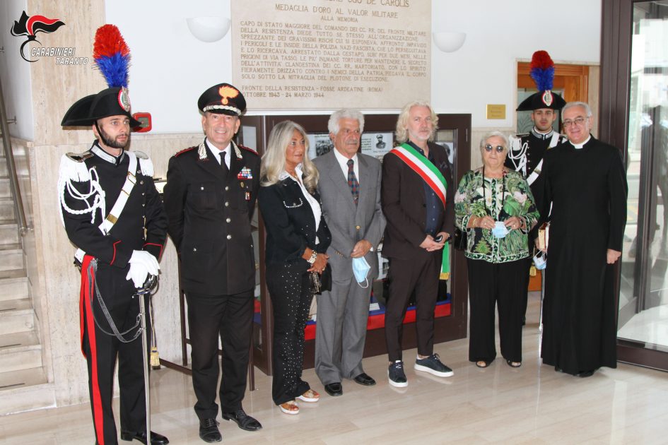 Taranto:Cerimonia di inaugurazione, presso il Comando Provinciale Carabinieri, della teca contenente i cimeli appartenuti al Magg. CC Ugo DE CAROLIS, Medaglia d’Oro al Valor Militare alla memoria.