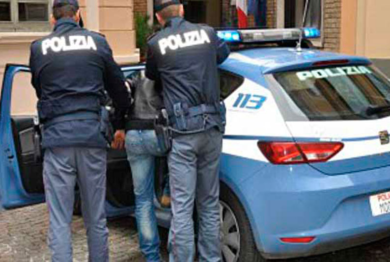 Manduria. Più di un chilo di marijuana nascosta in casa: tratto in arresto un 25enne 1 Manduria. Più di un chilo di marijuana nascosta in casa: tratto in arresto un 25enne