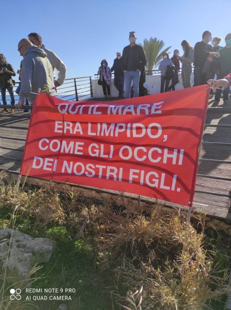 Fotonotizia - Campomarino di Maruggio sit-in spontaneo