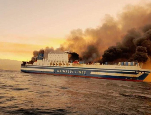 BRINDISI. Incendio sul traghetto di linea Euroferry Olympia: i 290 passeggeri sono stati salvati. VIDEO