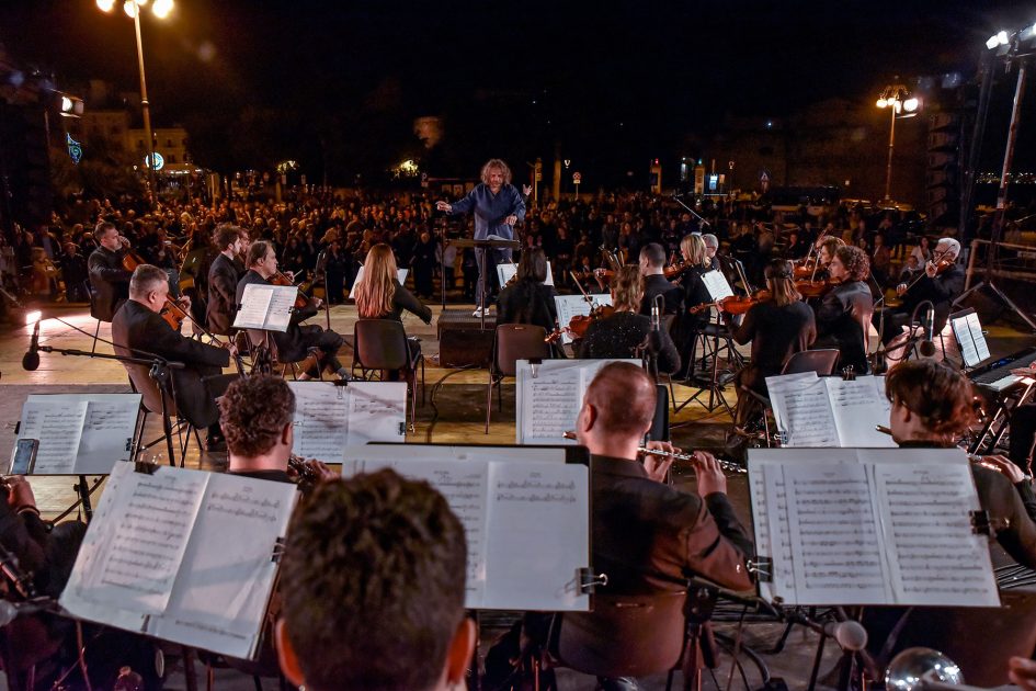 ATTENTI A LUCIO - Successo del concerto in piazza Castello