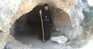 Monastero Bizantino nelle gravine. Abate Kyriàkos: all'età di sette anni, amavo ritirarmi nelle grotte di Ginosa