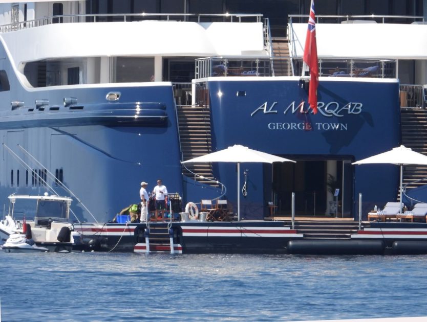 FOTONOTIZIA - Superyacht dello sceicco emiro del Quatar, ormeggiato a Punta Prosciutto