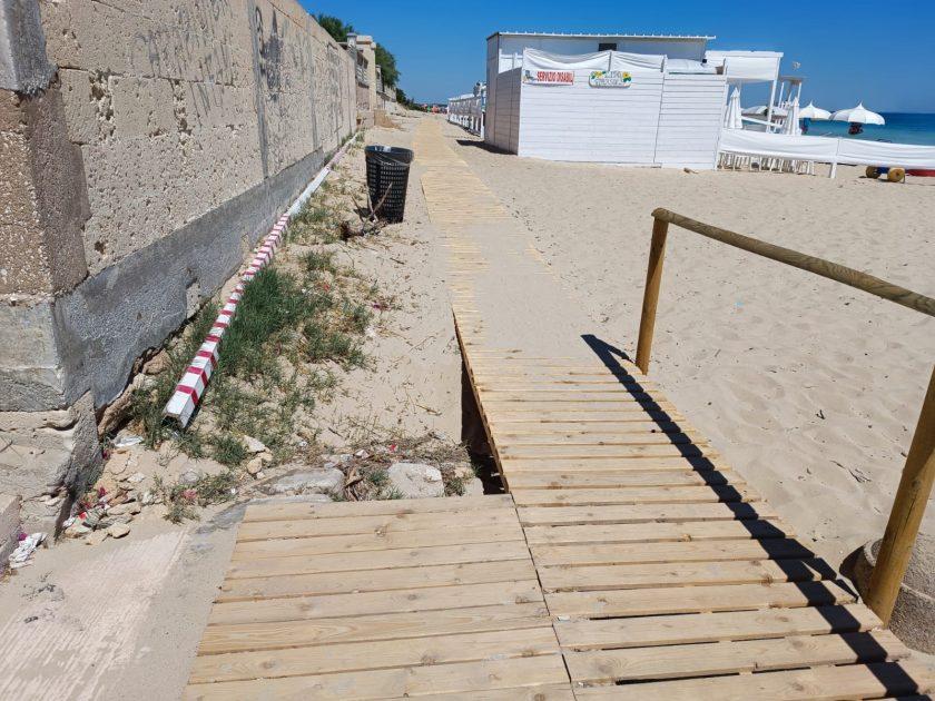 Nuove passerelle di legno per l'accesso al mare sulla litoranea di Manduria (da Torre Borraco a Torre Colimena)