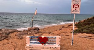 Maruggio zona Mirante, "I soliti idioti" cercano di distruggere la "panchina del bacio" una turista scrive