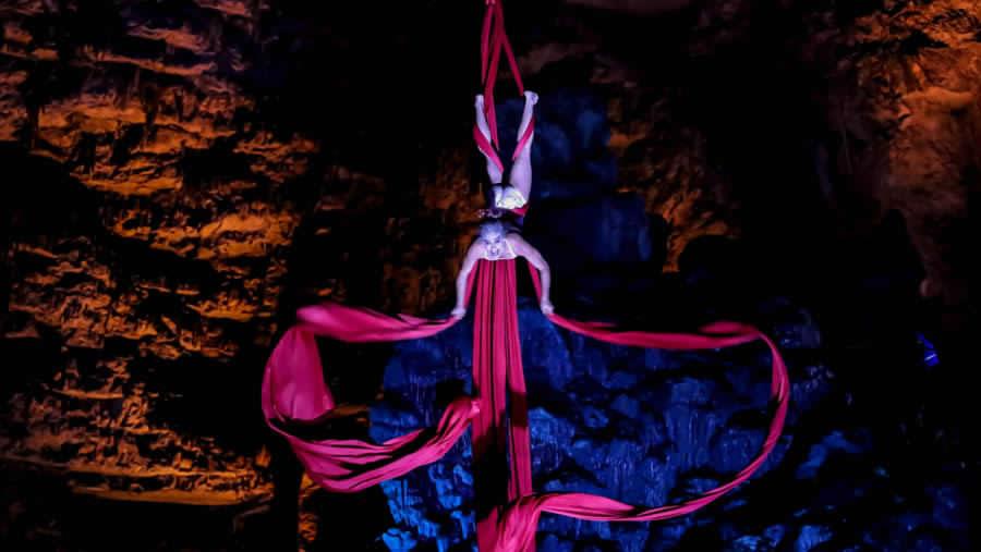 “Hell in the Cave. Versi danzanti nell’aere fosco”, l'Inferno nelle Grotte di Castellana