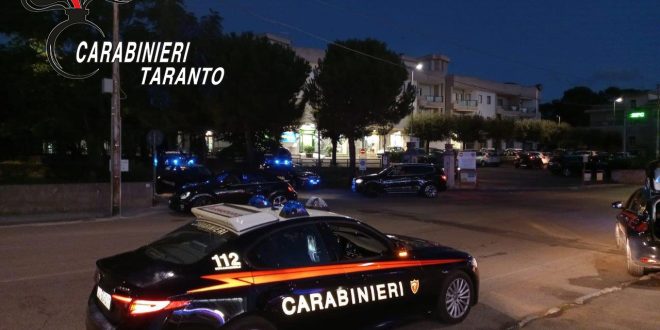 Martina Franca. Non si ferma all'ALT dei Carabinieri con auto rubata e sprovvisto di patente di Guida: deferiti in stato di libertà 3 minori