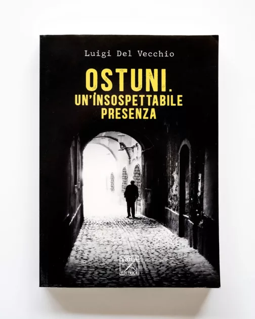 Copertina libro “Ostuni un'insospettabile presenza” Copertina libro “Ostuni un'insospettabile presenza”
