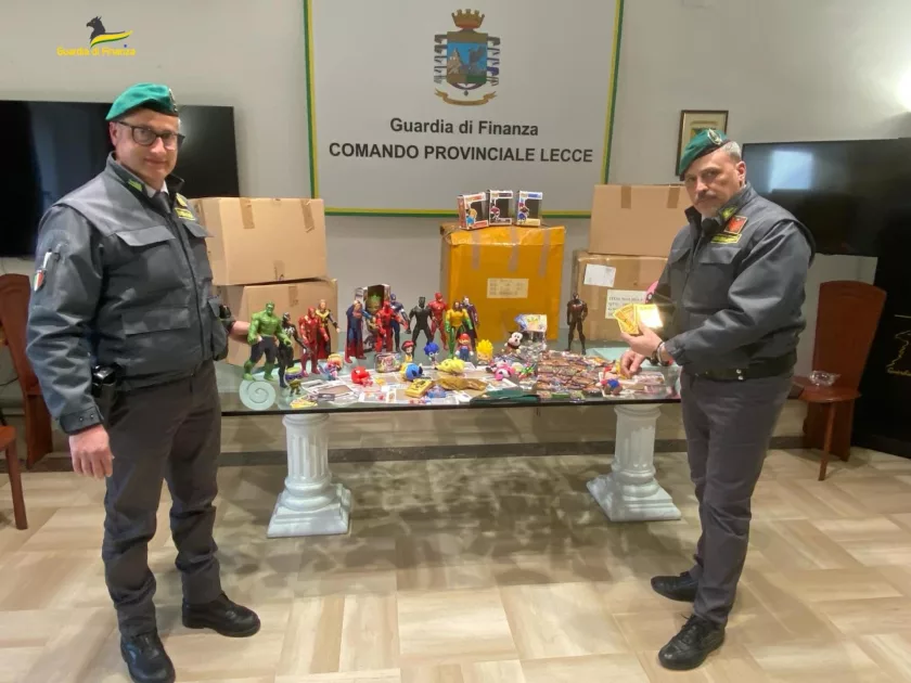 lecce guardia di finanza sequestro giocattoli Lecce Guardia di Finanza sequestro giocattoli