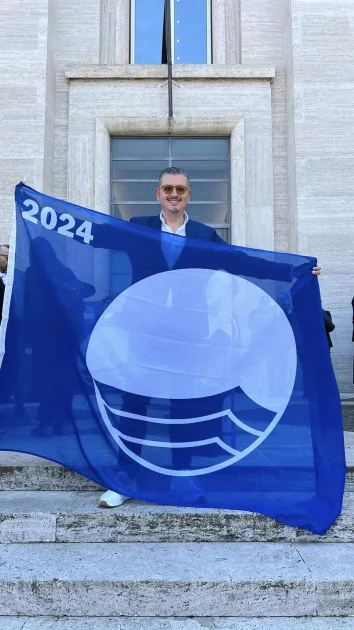 LONGO BANDIERA BLU 2024 LONGO BANDIERA BLU 2024